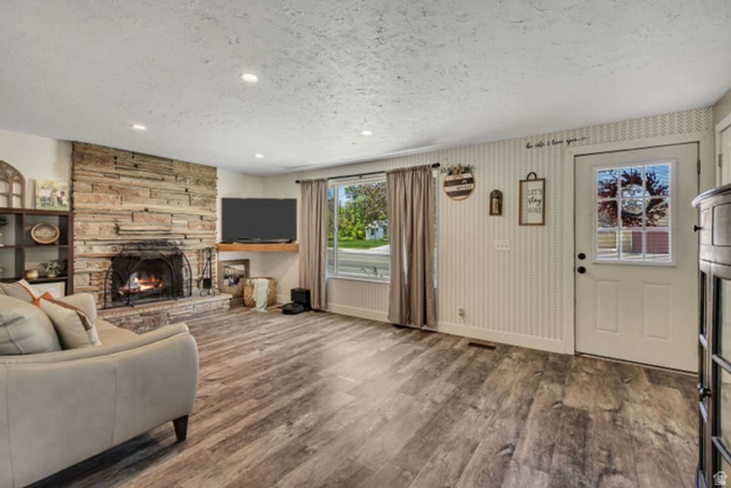 Image 9 of property listing at 4471 S 3600 W, West Valley City, UT 84119