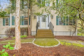 69 Warren St, Upton, MA 01568