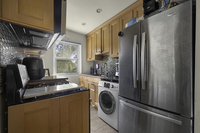 24933 64th Ave Fl 1, New York City, NY 11362