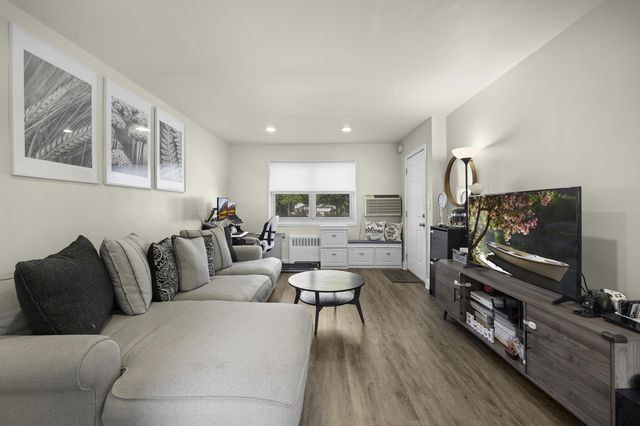 24933 64th Ave Fl 1, New York City, NY 11362