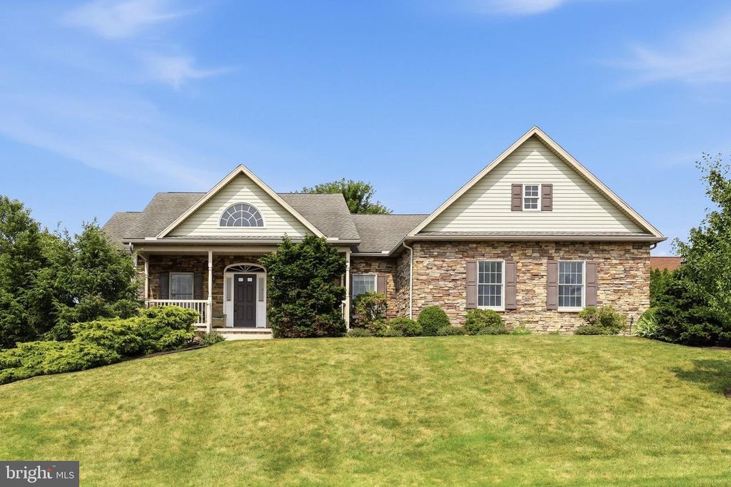 7132 LONE RIDGE COURT, Fayetteville, PA 17222
