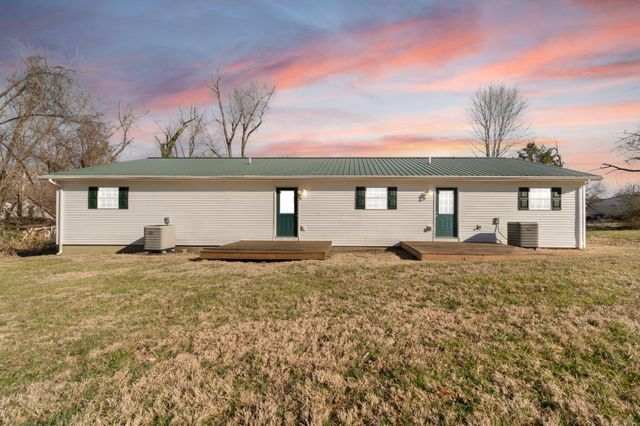 198 W Cumberland Avenue, Jamestown, KY 42629