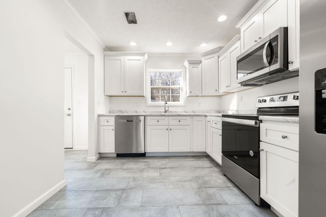 198 W Cumberland Avenue, Jamestown, KY 42629