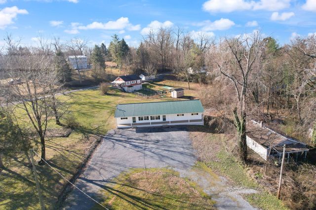 198 W Cumberland Avenue, Jamestown, KY 42629