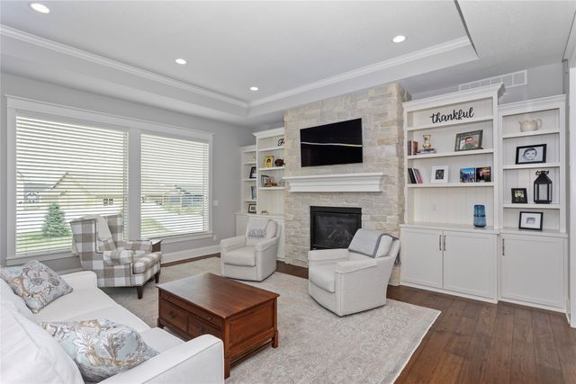 2630 Crescent Ridge Drive, Waukee, IA 50263