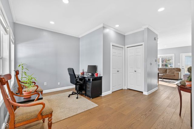 5621 Black Oak Drive, Columbus, IN 47201