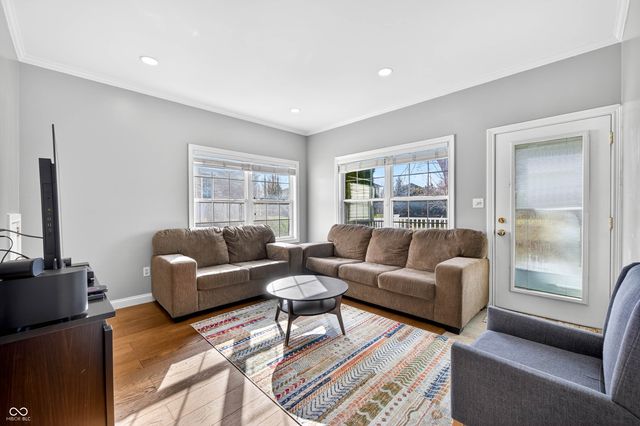 5621 Black Oak Drive, Columbus, IN 47201