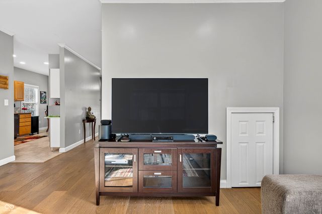 5621 Black Oak Drive, Columbus, IN 47201