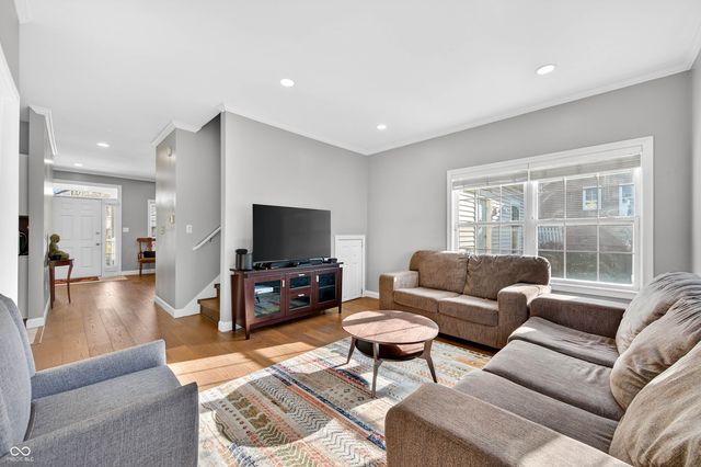 5621 Black Oak Drive, Columbus, IN 47201