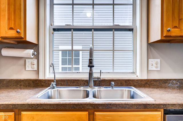 5621 Black Oak Drive, Columbus, IN 47201