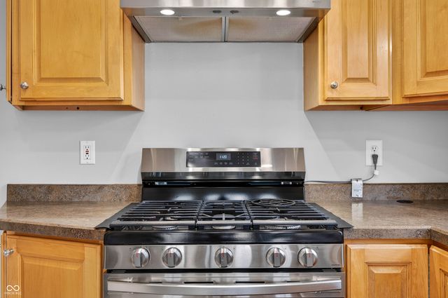 5621 Black Oak Drive, Columbus, IN 47201