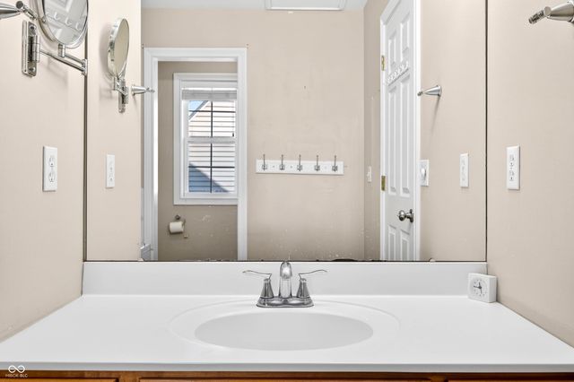 5621 Black Oak Drive, Columbus, IN 47201