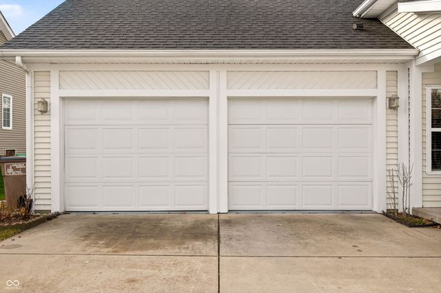 5621 Black Oak Drive, Columbus, IN 47201