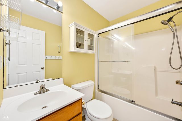 5621 Black Oak Drive, Columbus, IN 47201