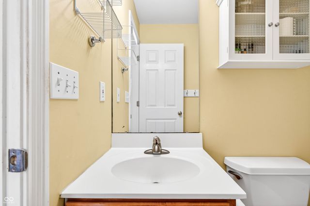 5621 Black Oak Drive, Columbus, IN 47201