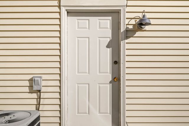 5621 Black Oak Drive, Columbus, IN 47201