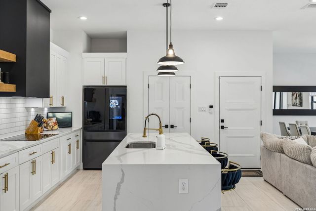 216 MIDNIGHT DR, San Antonio, TX 78260