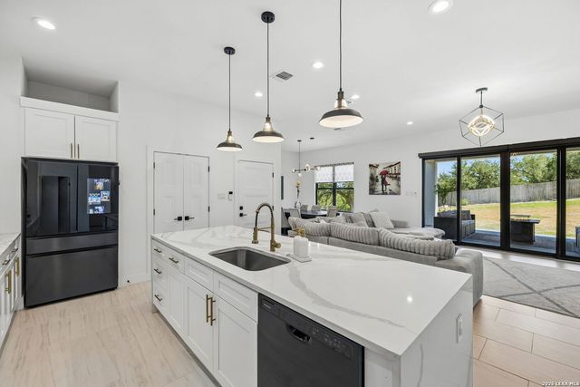 216 MIDNIGHT DR, San Antonio, TX 78260