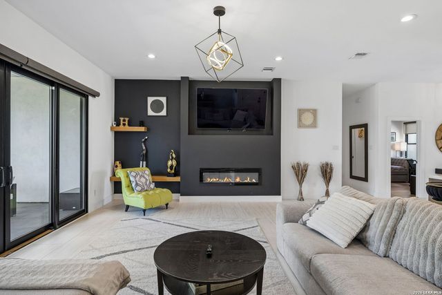 216 MIDNIGHT DR, San Antonio, TX 78260