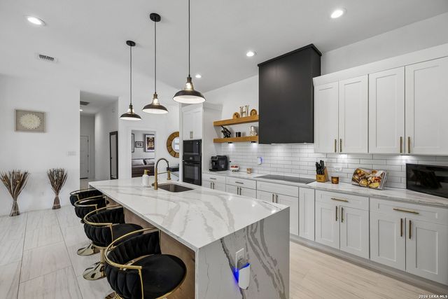 216 MIDNIGHT DR, San Antonio, TX 78260