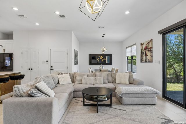 216 MIDNIGHT DR, San Antonio, TX 78260