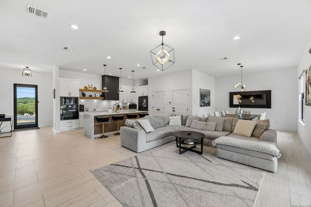 216 MIDNIGHT DR, San Antonio, TX 78260