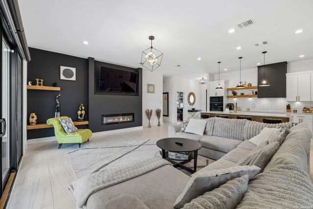 216 MIDNIGHT DR, San Antonio, TX 78260