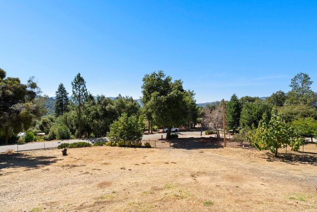 40882 Jean Road E, Oakhurst, CA 93644