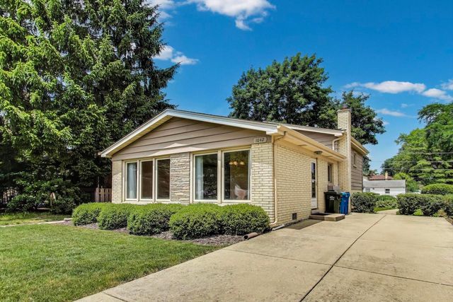 1042 W Central Road, Mount Prospect, IL 60056