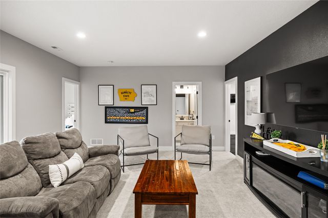 2590 SE Willowbrook Drive, Waukee, IA 50263