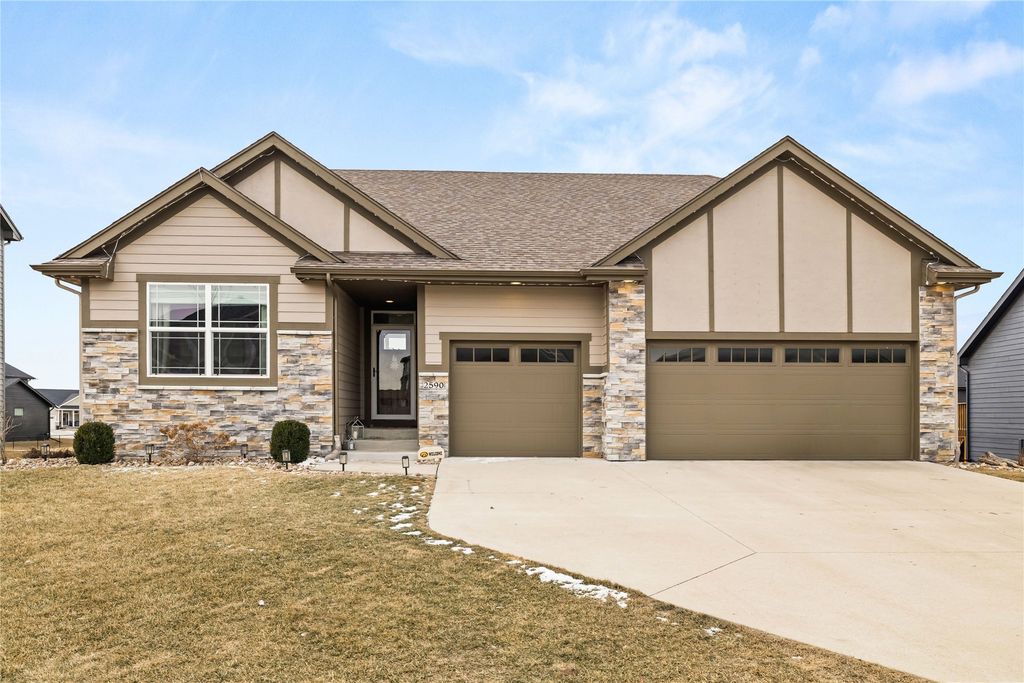 2590 SE Willowbrook Drive, Waukee, IA 50263