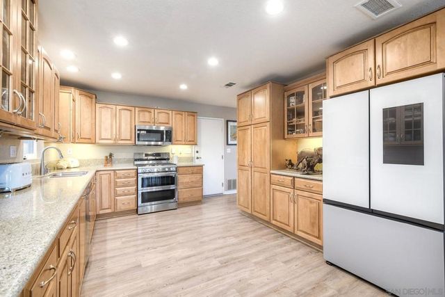 825 Bel Esprit Circle, San Marcos, CA 92069