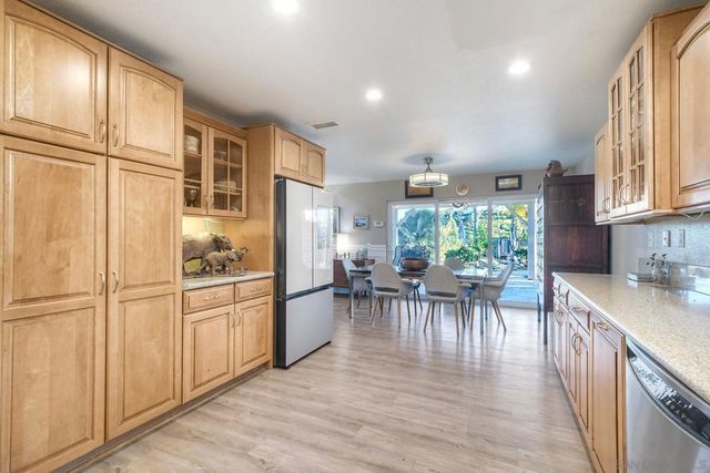 825 Bel Esprit Circle, San Marcos, CA 92069