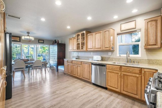 825 Bel Esprit Circle, San Marcos, CA 92069