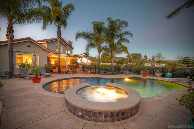 825 Bel Esprit Circle, San Marcos, CA 92069