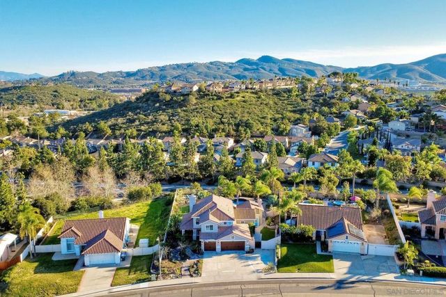 825 Bel Esprit Circle, San Marcos, CA 92069