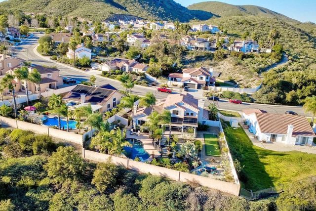 825 Bel Esprit Circle, San Marcos, CA 92069