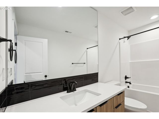 8238 Se Orion Ln, Hillsboro, OR 97123