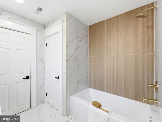 1030 GLASSBORO RD, Woodbury Heights, NJ 08097