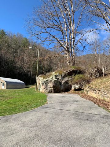 1016 Montgomery Road, Cumberland, KY 40823