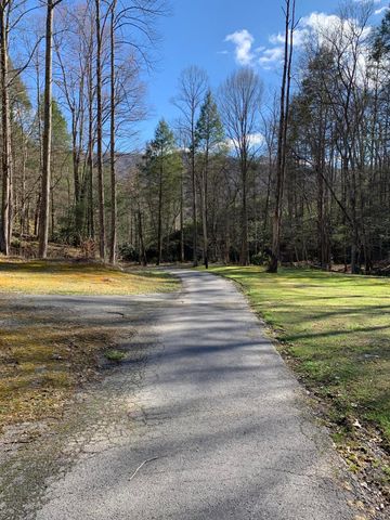 1016 Montgomery Road, Cumberland, KY 40823