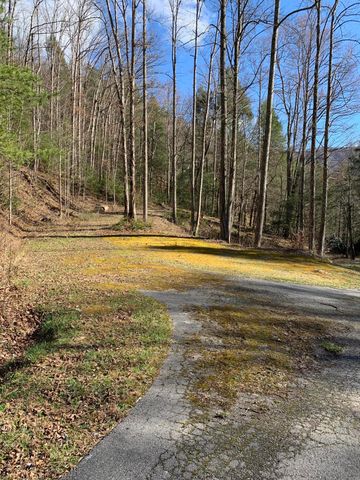 1016 Montgomery Road, Cumberland, KY 40823