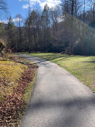 1016 Montgomery Road, Cumberland, KY 40823