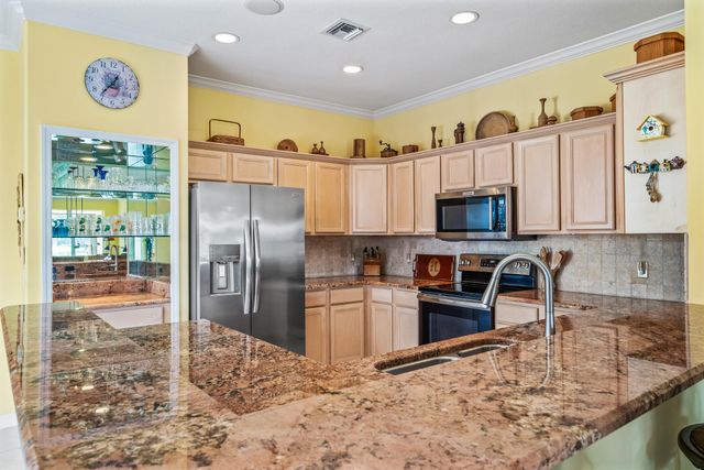 747 Hampton Woods Lane SW, Vero Beach, FL 32962