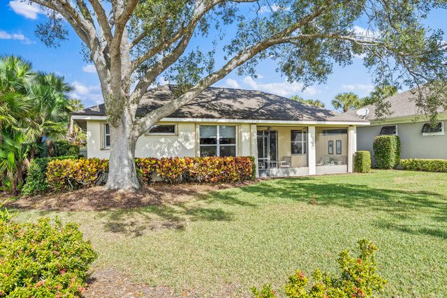 747 Hampton Woods Lane SW, Vero Beach, FL 32962