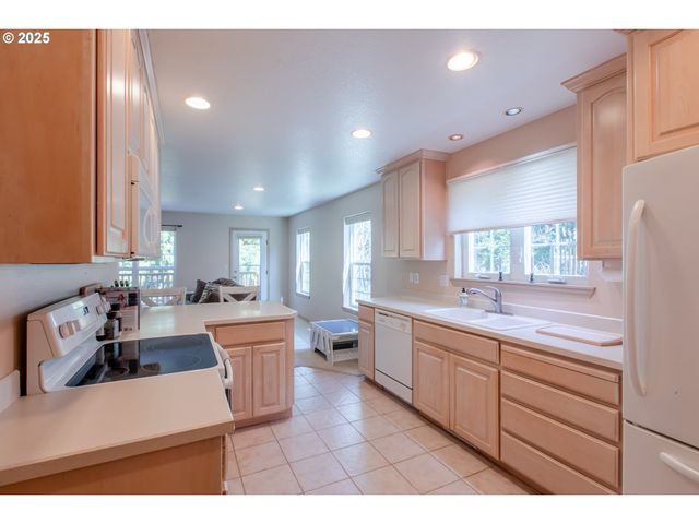 1255 JEFFREY Dr, Seaside, OR 97138