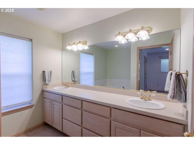 1255 JEFFREY Dr, Seaside, OR 97138