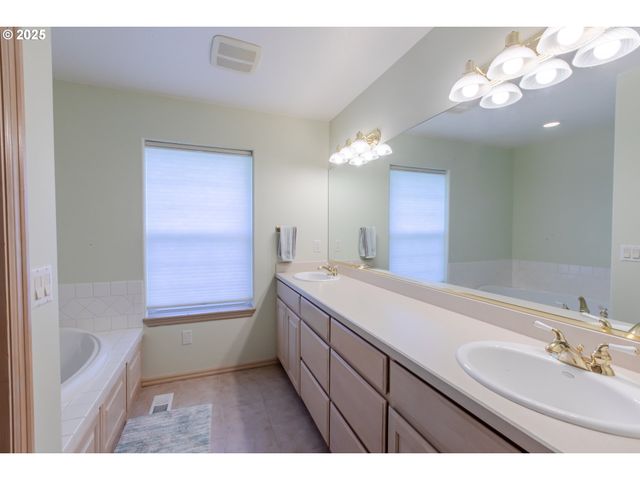 1255 JEFFREY Dr, Seaside, OR 97138