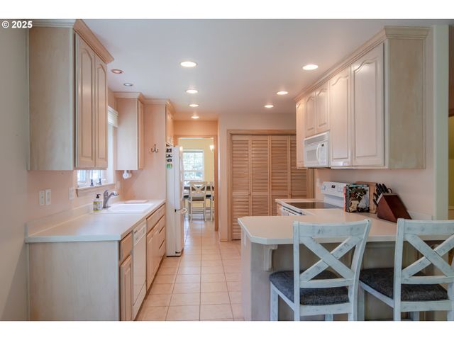 1255 JEFFREY Dr, Seaside, OR 97138