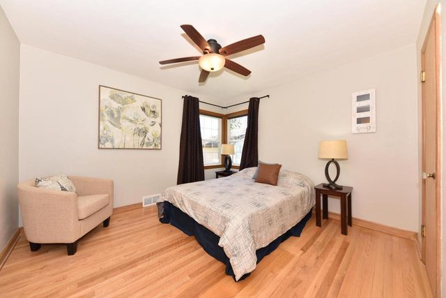 2876 S 70th STREET, Milwaukee, WI 53219